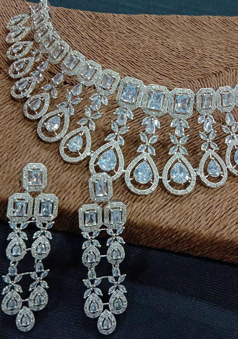 White Silver Plated Ad Necklace Set