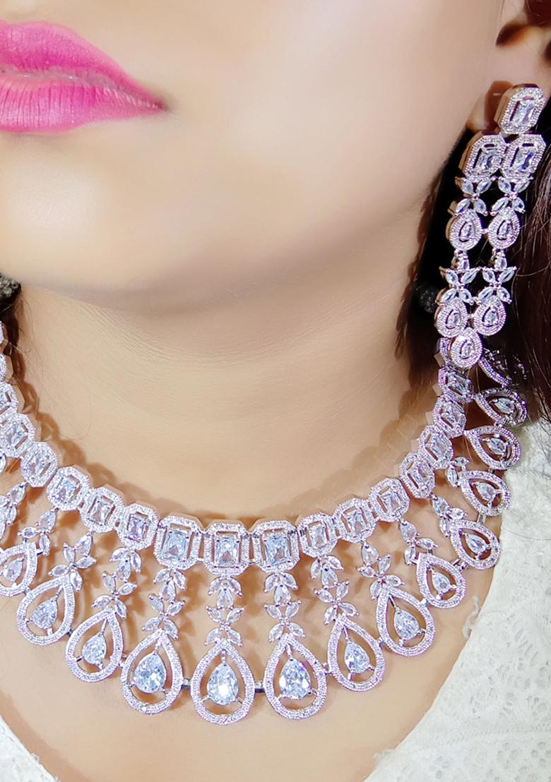 White Silver Plated Ad Necklace Set
