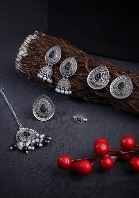 Black Stone Studded And Beaded Silver Plated  Jewellery Set