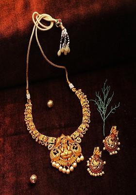 Gold  Stones Studded  Gold Plated Jewellery Set