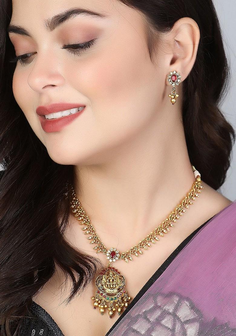 Gold Stone Studded And Beaded Gold Plated Jewellery Set