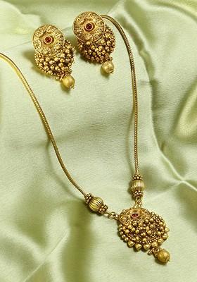 Gold Stone Studded And Beaded Gold Plated Jewellery Set