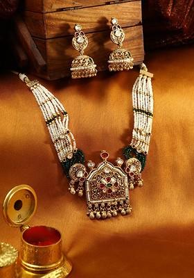 Gold Studded  And Beaded  Gold Plated Jewellery Set