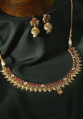 Gold Stone Studded And Beaded Gold Plated Jewellery Set