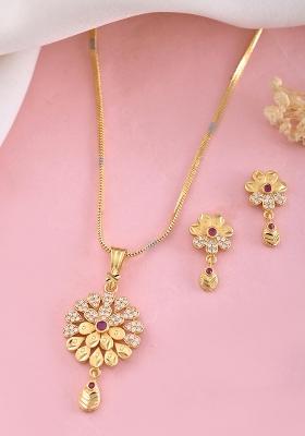 Gold Plated Floral Shaped Ad Stone Studded Chain Set