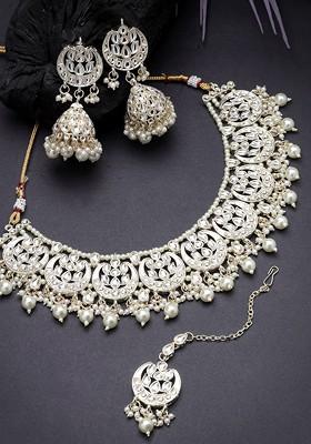 White Kundan And Beads Studded Choker Gold Plated Necklace Set