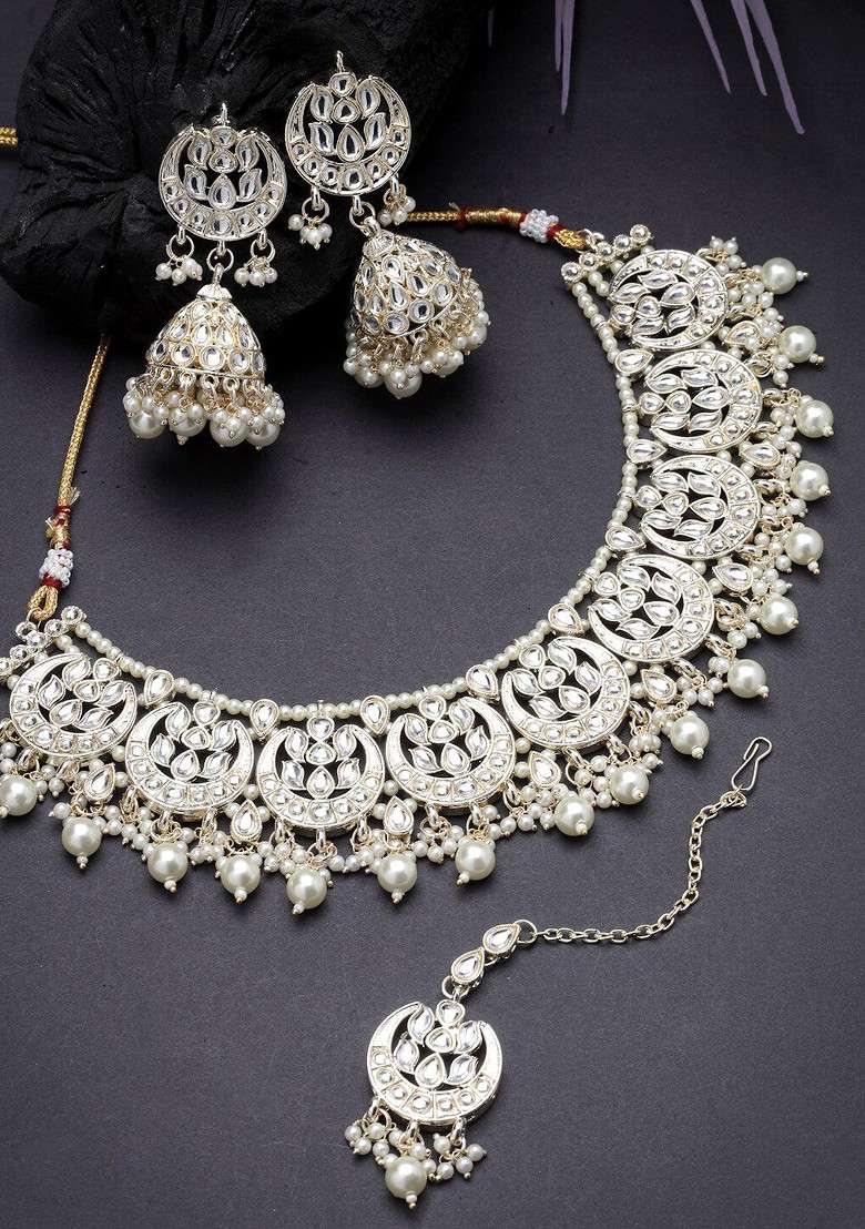White Kundan And Beads Studded Choker Gold Plated Necklace Set - Indya