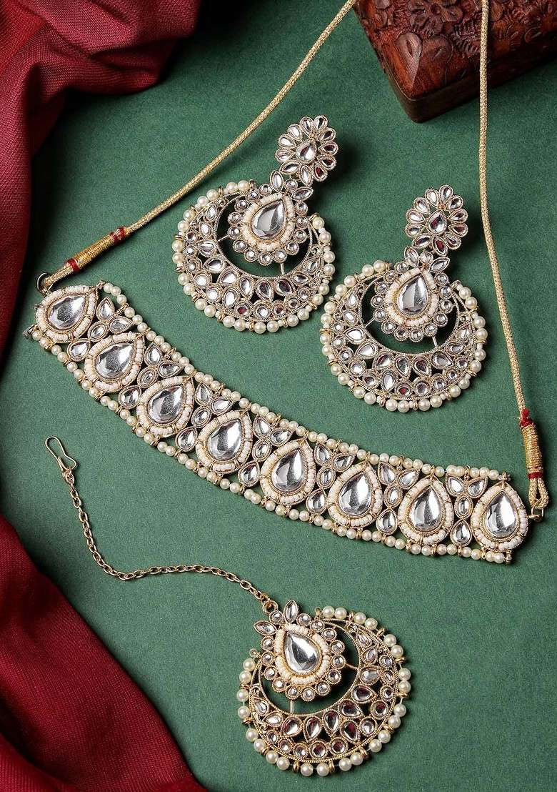White Kundan And Beads Studded Choker Gold Plated Necklace Set - Indya