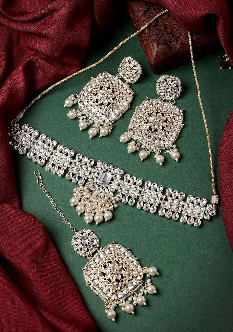 White Kundan And Beads Studded Choker Gold Plated Necklace Set - Indya