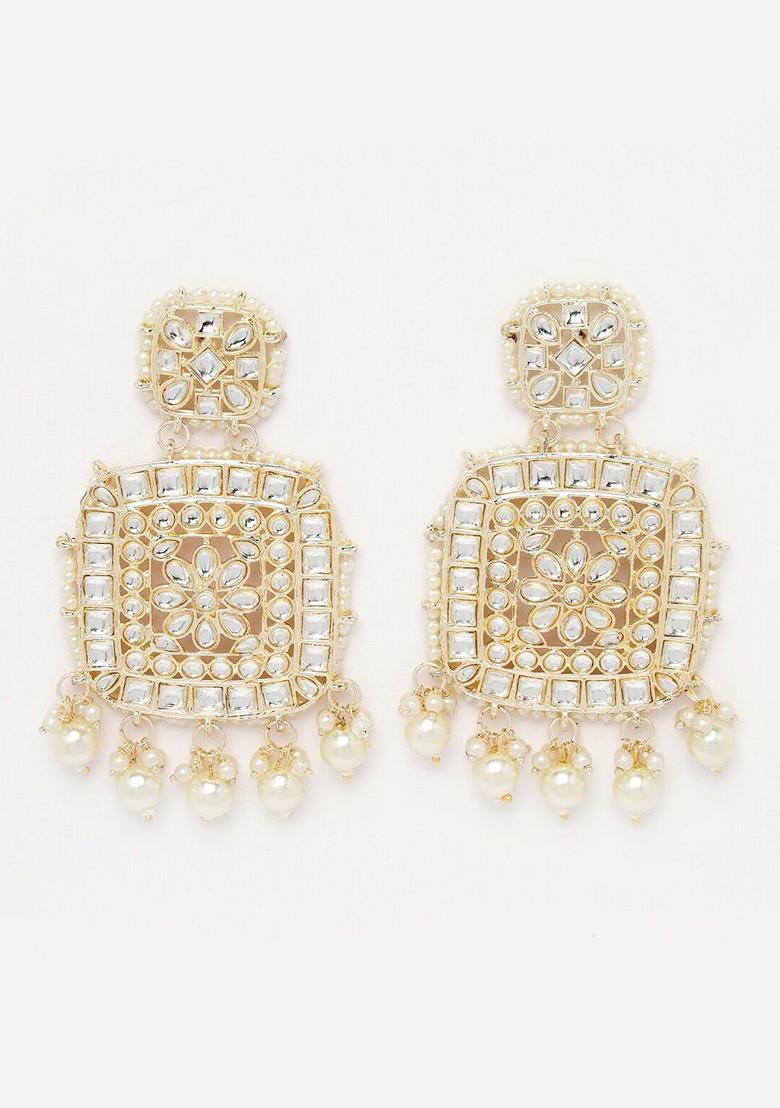 White Kundan And Beads Studded Choker Gold Plated Necklace Set