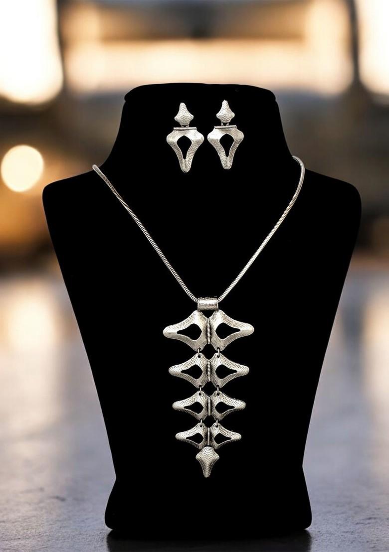 Silver Studs Silver Plated Necklace Set