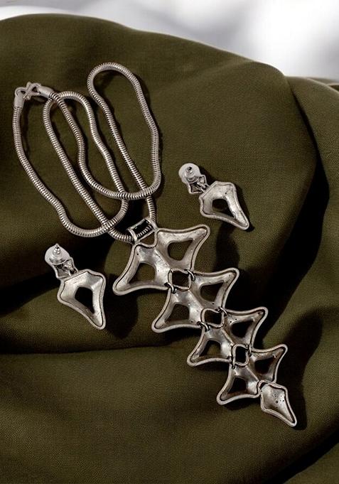 Silver Studs Silver Plated Necklace Set