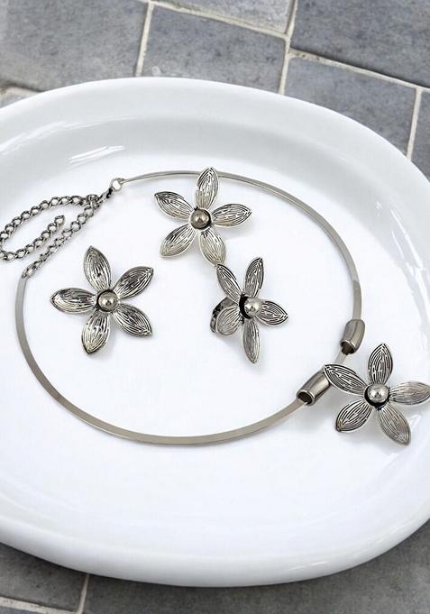 Silver Studs Silver Plated Necklace Set