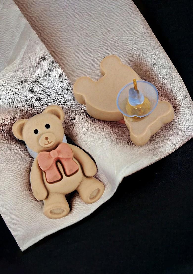 Beige Studs Silver Plated Necklace Set