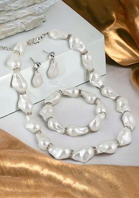 White Beaded Gold Plated Necklace Set
