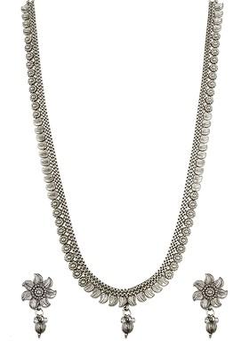 Silver Oxidised Silver Plated Beaded Floral Design Jewellery Set