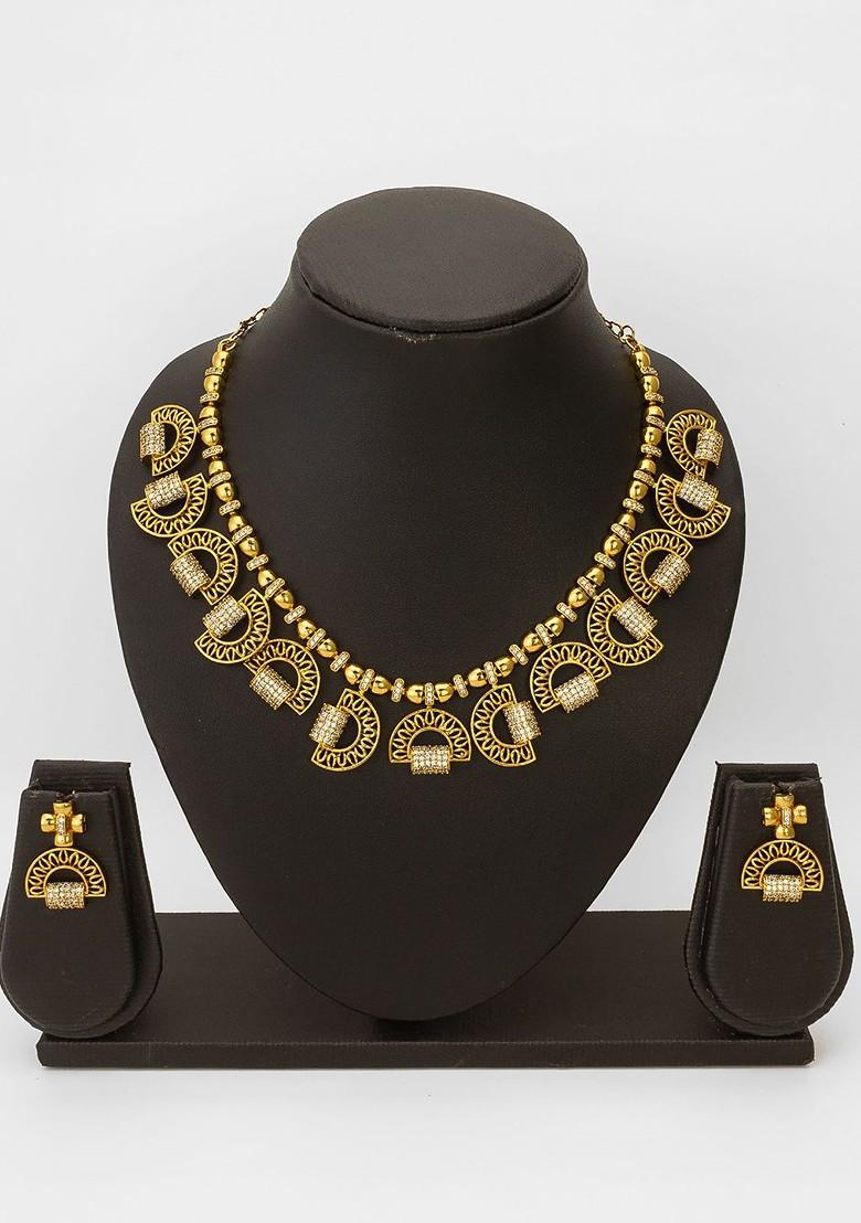 Gold Plated Stones Studded And Beaded Jewellery Set