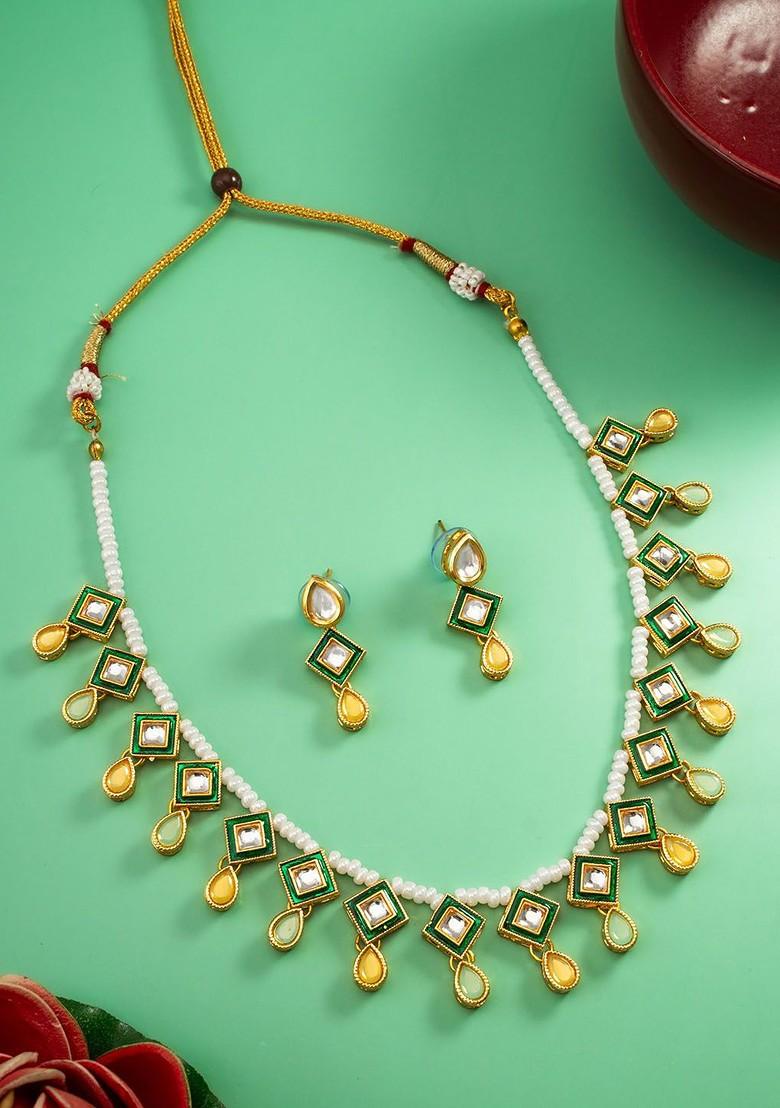 Kundan Stone Studded Jewellery Set