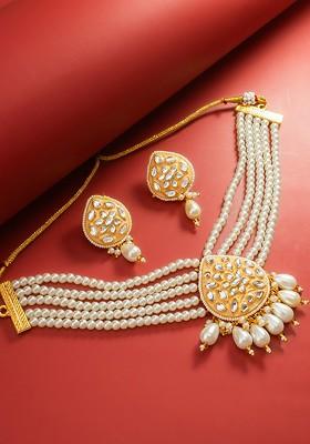 Gold Plated Kundan Studded And Pearls Beaded Jewellery Set
