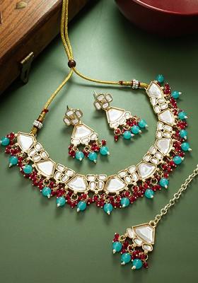 Gold Plated Kundan Studded And Beaded Jewellery Set