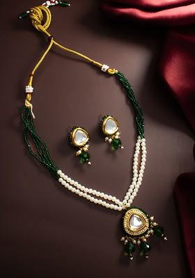 Gold Plated Kundan And Pearls Studded And Beaded Jewellery Set
