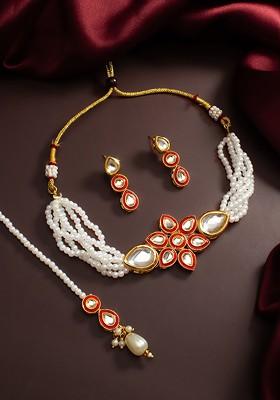 Gold Plated Kundan Studded And Pearls Beaded Jewellery Set