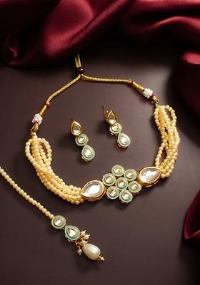 Gold Plated Kundan Stone Studded And Pearls Beaded Jewellery Set