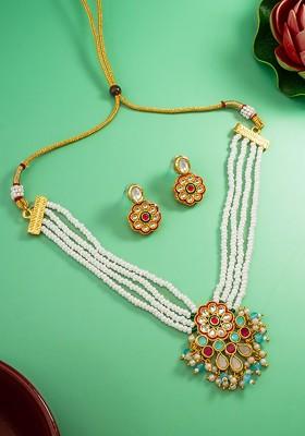 Kundan Kundan Stone Studded And Beaded Jewellery Set