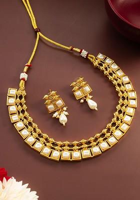 Kundan Studded Jewellery Set