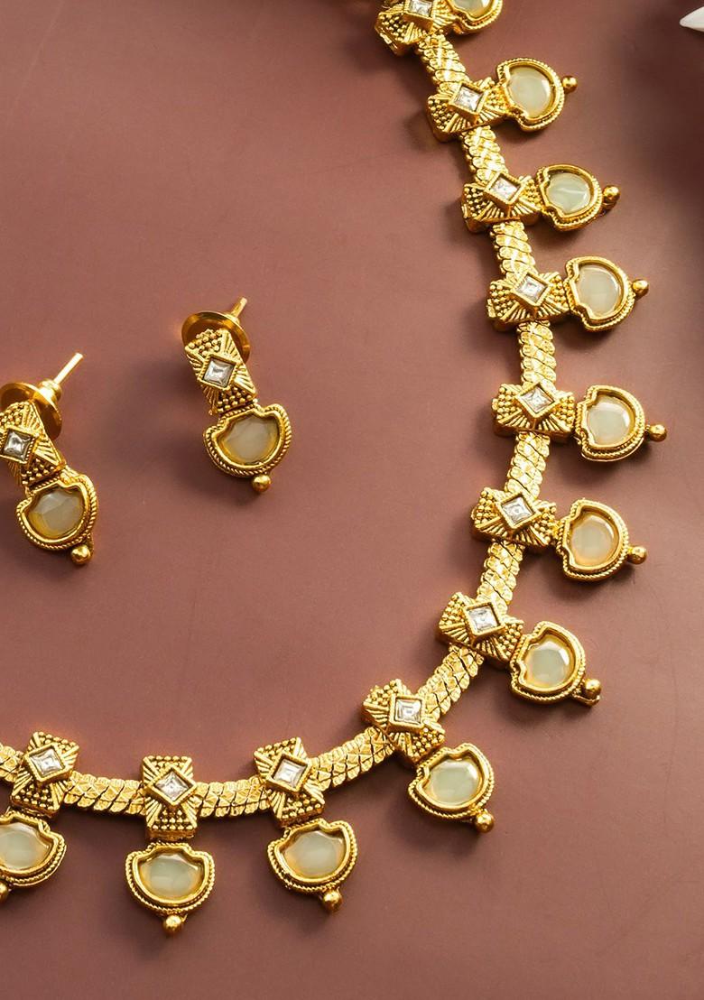 Kundan Studded Jewellery Set