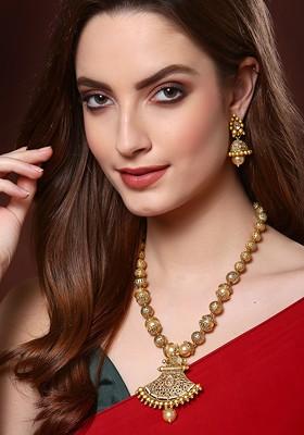 Gold Toned And Off White Gold Plated Stone Studded And Beaded Jewellery Set