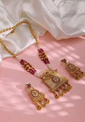Gold Plated Kundan Studded And Beaded Jewellery Set