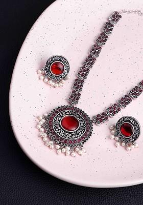 Silver Silver Plated Stone Studded And Beaded Necklace And Earrings