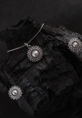 Silver Silver Plated Cubic Zirconia Studded And Pearls Beaded Jewellery Set