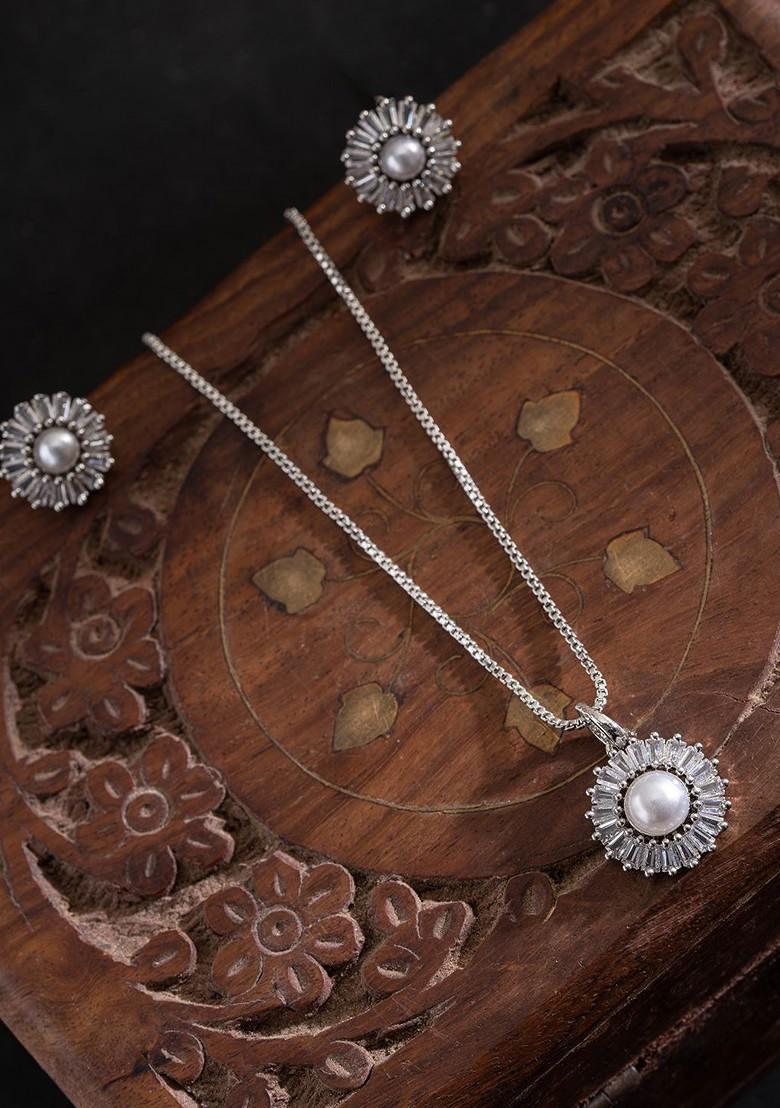 Silver Silver Plated Cubic Zirconia Studded And Pearls Beaded Jewellery Set