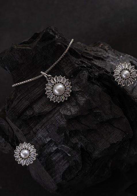 Silver Silver Plated Cubic Zirconia Studded And Pearls Beaded Jewellery Set