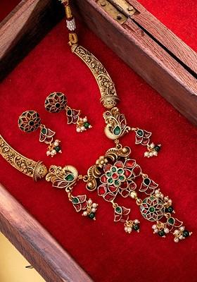 Gold Plated Artificial Stones Studded And Beaded Jewellery Set