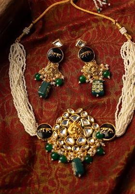Gold Plated Kundan Stone Studded And Beaded Jewellery Set