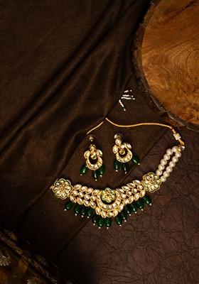 Gold Plated Kundan Stone Studded And Beaded Jewellery Set