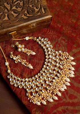 Gold Plated Kundan Stone Studded And Beaded Jewellery Set
