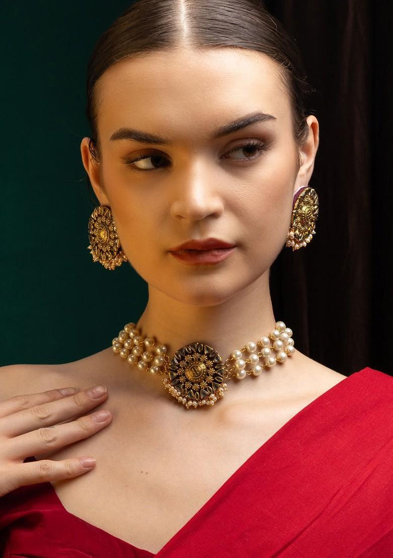 Gold Plated Kundan Stone Studded And Beaded Jewellery Set