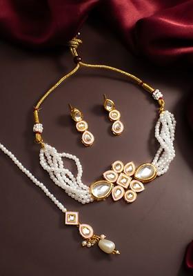Gold Plated Kundan Stone Studded And Pearls Beaded Jewellery Set