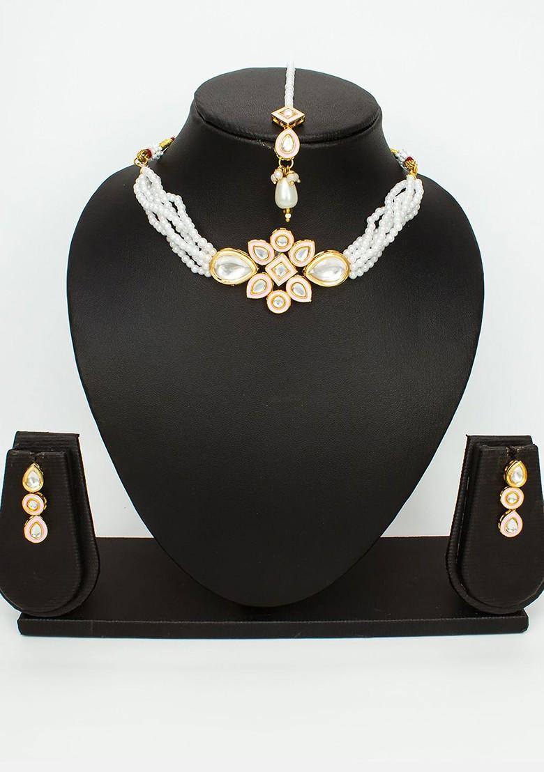 Gold Plated Kundan Stone Studded And Pearls Beaded Jewellery Set