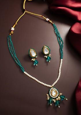 Gold Plated Kundan Studded And Pearl Beaded Jewellery Set