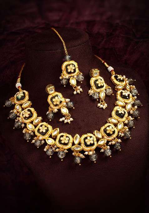 Kundan Studded And Pearl Beaded Jewellery Set