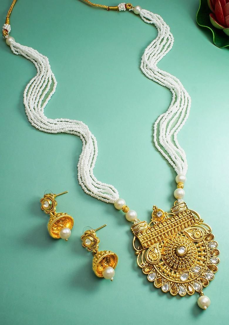 Gold Plated Kundan Stone Studded And Pearls Beaded Jewellery Set