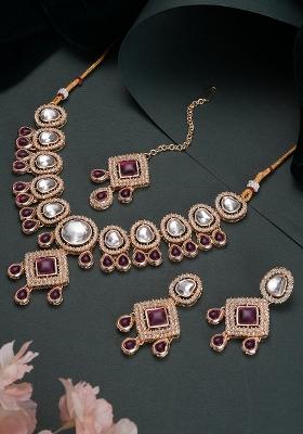 Maroon Gold Plated Pink Kundan Studded And Beaded Jewellery Set With Maangtikka