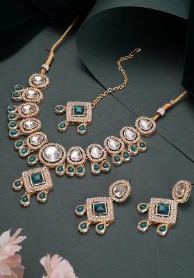 Green Gold Plated Green Kundan Studded And Beaded Jewellery Set With Maangtikka