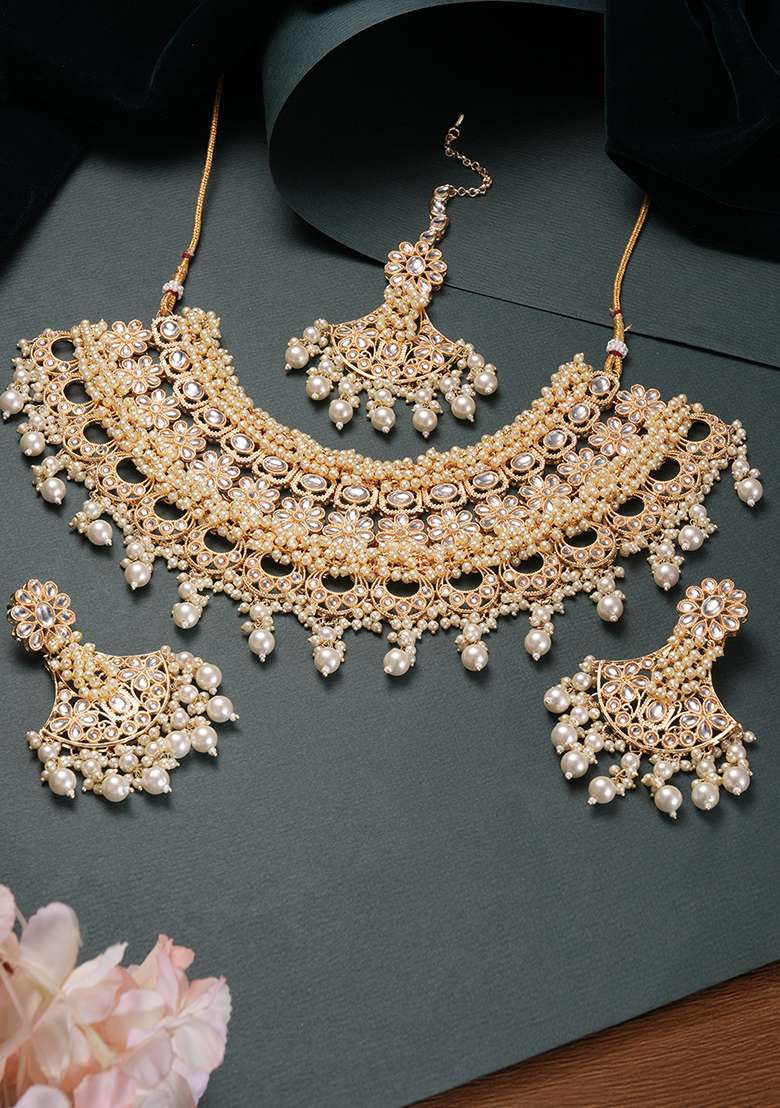 White Gold Plated Kundan Studded And Beaded Jewellery Set With Maangtikka - Indya