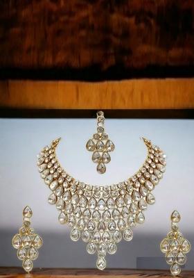 White/Gold Alloy Choker Necklace Set